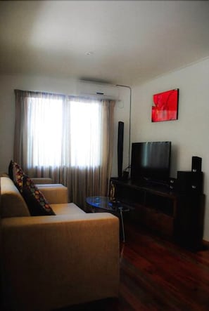 Superior-Apartment, 1 Schlafzimmer | Wohnzimmer | Fernseher
