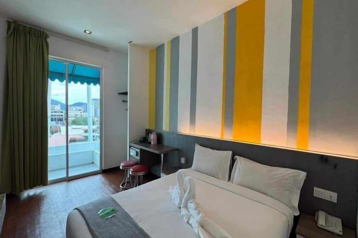 In-room safe, desk, iron/ironing board, free WiFi