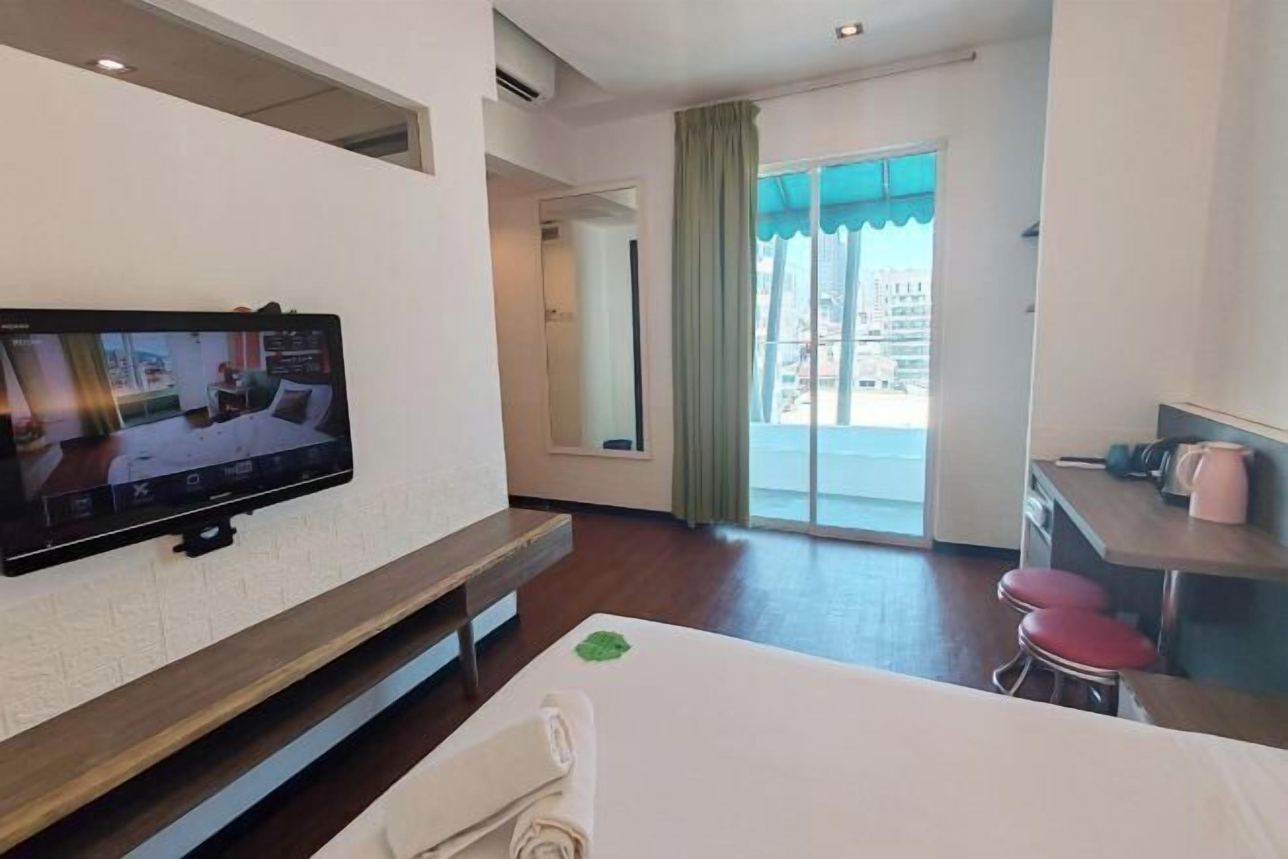 In-room safe, desk, iron/ironing board, free WiFi