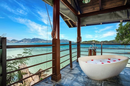 Villa, 2 Bedrooms, Ocean View | Bathroom. Enchanted Island Resort