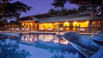Breakfast, lunch, dinner served; international cuisine, pool views