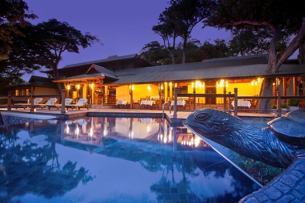Breakfast, lunch, dinner served; international cuisine, pool views 
