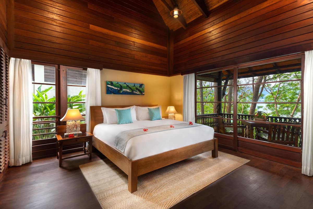 Enchanted Hilltop Lodge Room | Hypo-allergenic bedding, down comforters, minibar, in-room safe