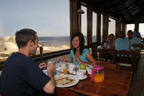 International cuisine, ocean views  - Nesima Resort (Dahab)