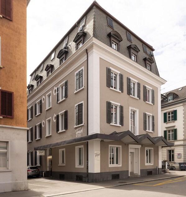 Front of property - Fred Guest House Hauptbahnhof - Self Check-in (Zürich)