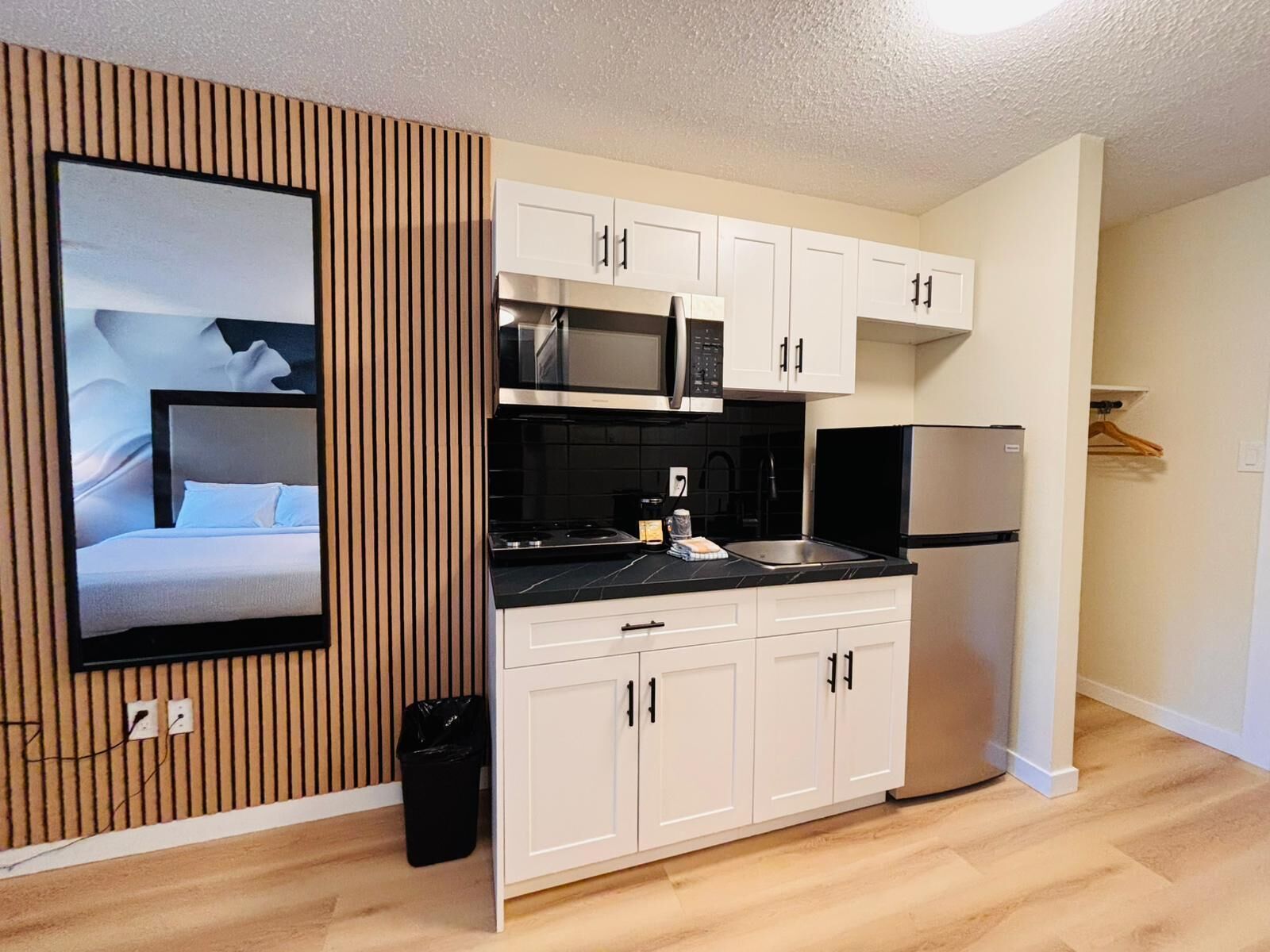 Premium Renovated Ocean View King Suite | Mikrobølgeovn