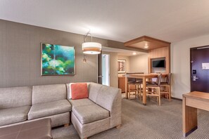 Premium bedding, in-room safe, desk, iron/ironing board