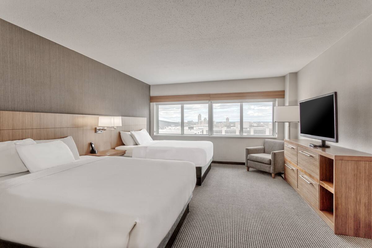 2 bedrooms, premium bedding, in-room safe, desk