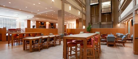Desayuno buffet todos los días (USD 11 por persona)