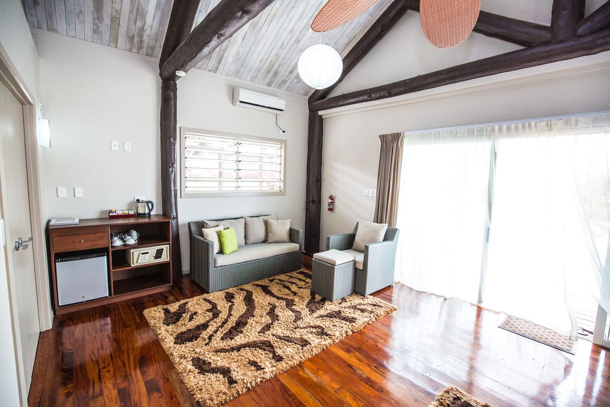 deluxe family villa | living area | flat-screen tv, dvd player, toys, books