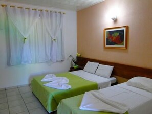 Minibar, in-room safe, individually decorated, blackout drapes - Green Porto Hotel (Porto Seguro)