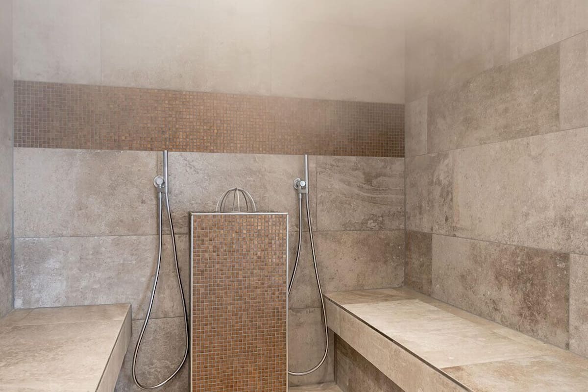 steam room