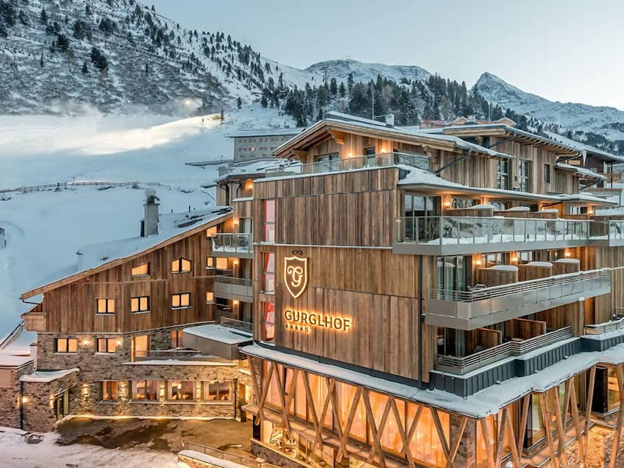 Fachada de la propiedad por la tarde o noche