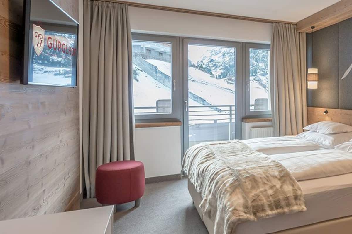 Standard Double Room | In-room safe, desk, soundproofing, free WiFi