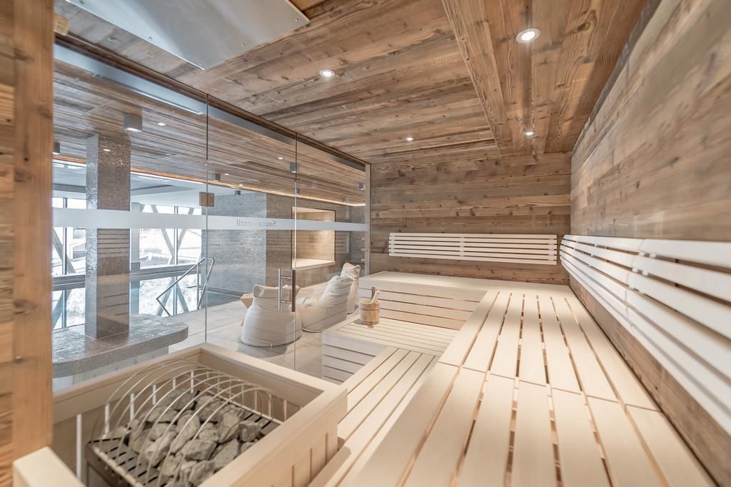 sauna, steam room, facials, massage/treatment rooms