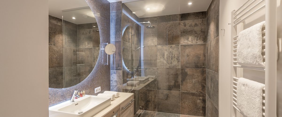 junior suite (superior) | bathroom | free toiletries, hair dryer, bathrobes, slippers