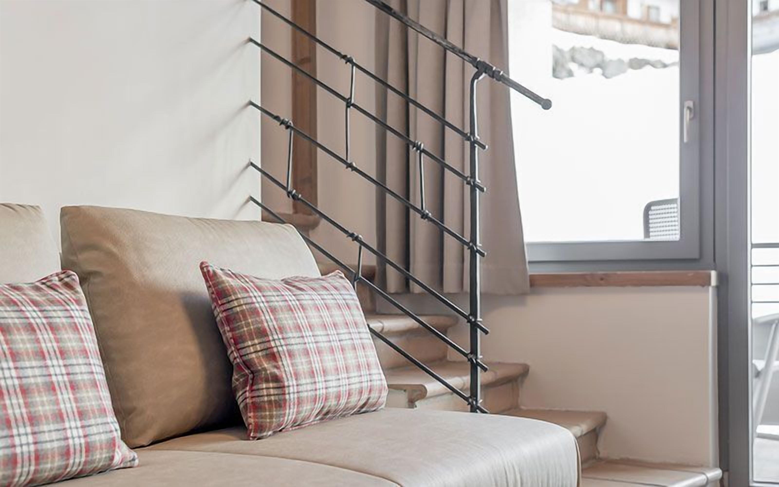 senior suite, balcony, mountain view | living area | flat-screen tv, pay films