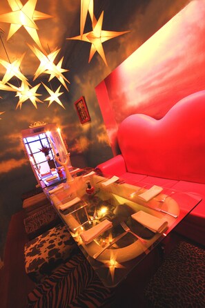 Breakfast, lunch, dinner served; Fusion cuisine, alfresco dining