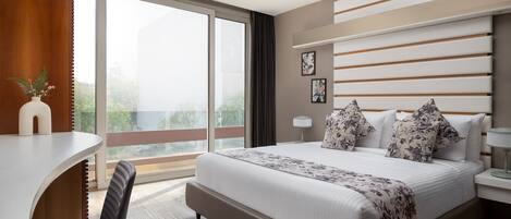 Quarto casal luxo | 1 quarto, roupas de cama premium, frigobar, cofres nos quartos