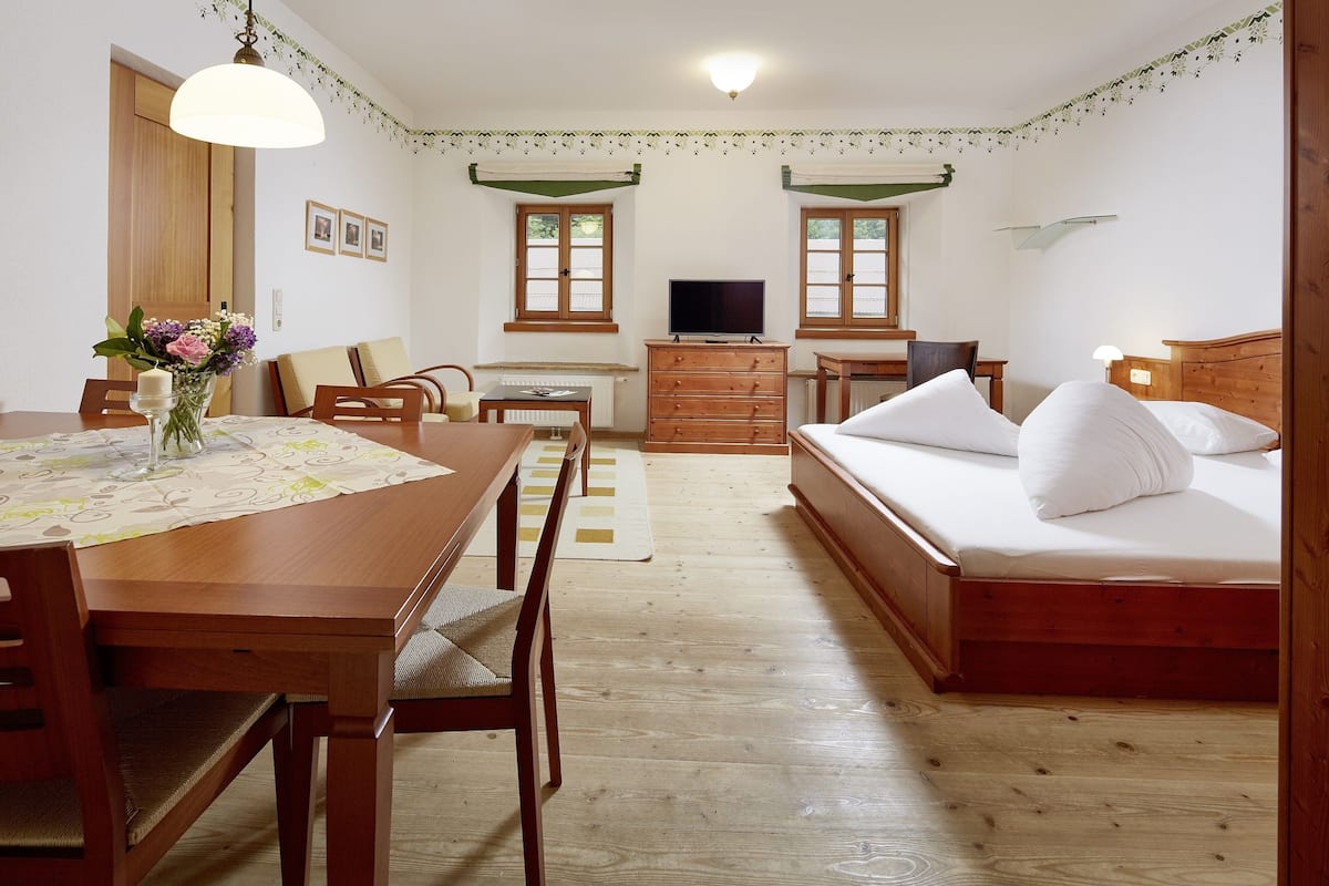 Apartment | Living area | TV