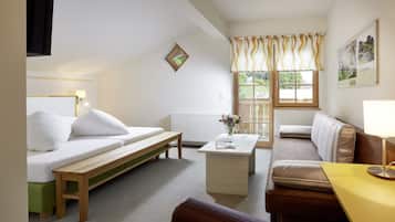 Hypo-allergenic bedding, free WiFi, bed sheets