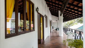 Villa Deluxe, 2 chambres, vue piscine | Terrasse/Patio