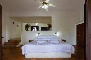 Villa Superior Doble | Safe på rommet, strykejern/-brett, wi-fi (inkludert) og sengetøy