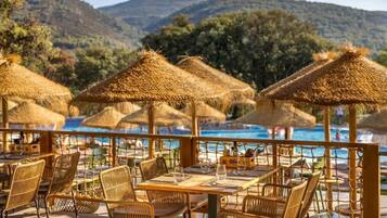 Breakfast, dinner served; Mediterranean cuisine, ocean views