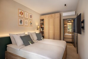 1 bedroom, cribs/infant beds, bed sheets