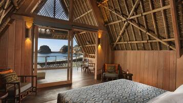 1 habitación, caja de seguridad en la habitación y escritorio