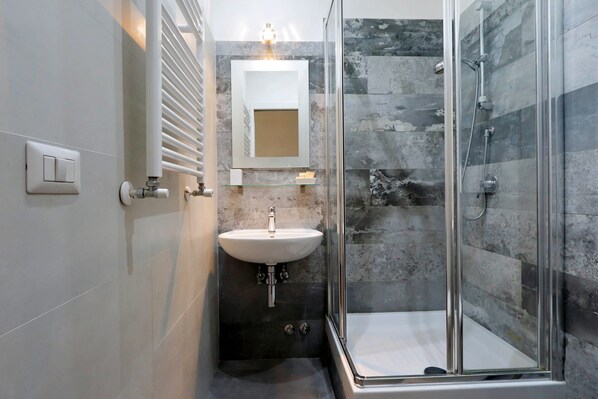 Bathroom - NearHome Smart Suites (Rome)