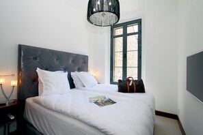 Luxe beddengoed, pillowtop-bedden, een kluis op de kamer