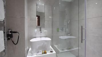 Apartment, 2 Bedrooms, Terrace | Bathroom | Free toiletries, hair dryer, bathrobes, slippers