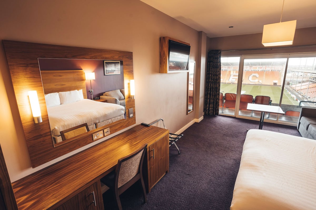 desk, iron/ironing board, free cots/infant beds, bed sheets