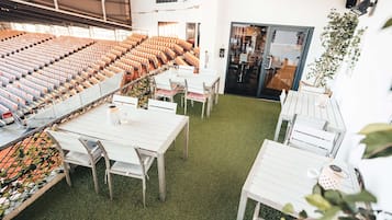 Breakfast, lunch, dinner served; British cuisine