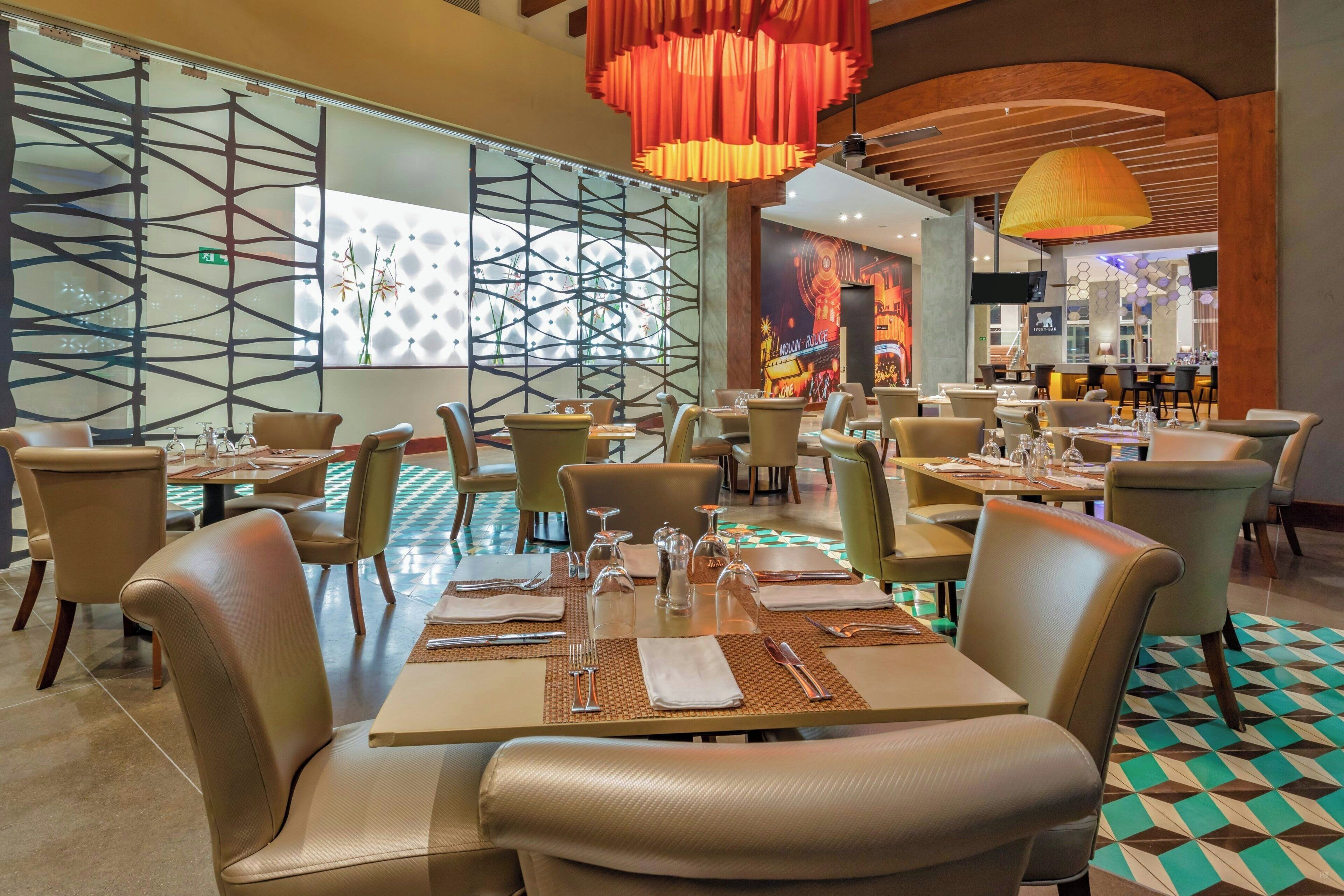 2 bars/lounges, poolside bar