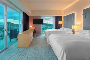 Phòng Club, 2 giường cỡ queen, ban công, quang cảnh núi | Bộ đồ giường cao cấp, chăn bông, minibar, két bảo mật tại phòng 