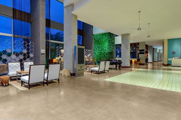 2 bars/lounges, poolside bar