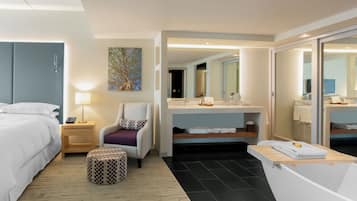 Luxe beddengoed, een minibar, een kluis op de kamer, een bureau