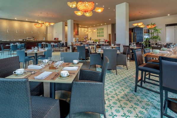 3 Restaurants, Frühstück, Mittagessen, Abendessen, Fusionsküche