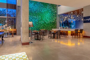 2 bars/lounges, poolside bar