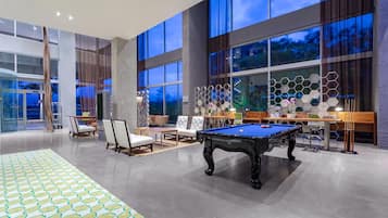 2 bars/lounges, poolside bar