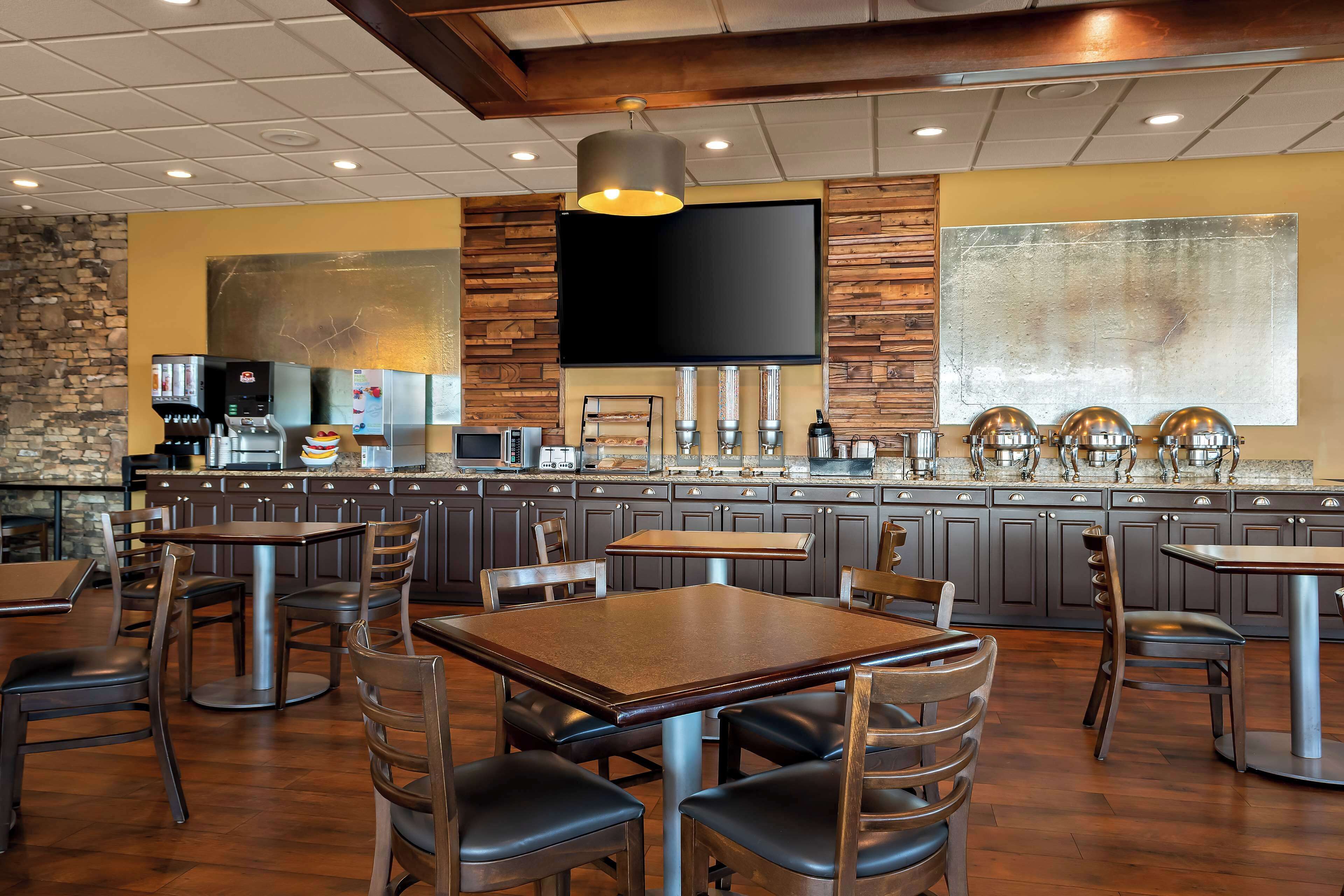 free daily full breakfast