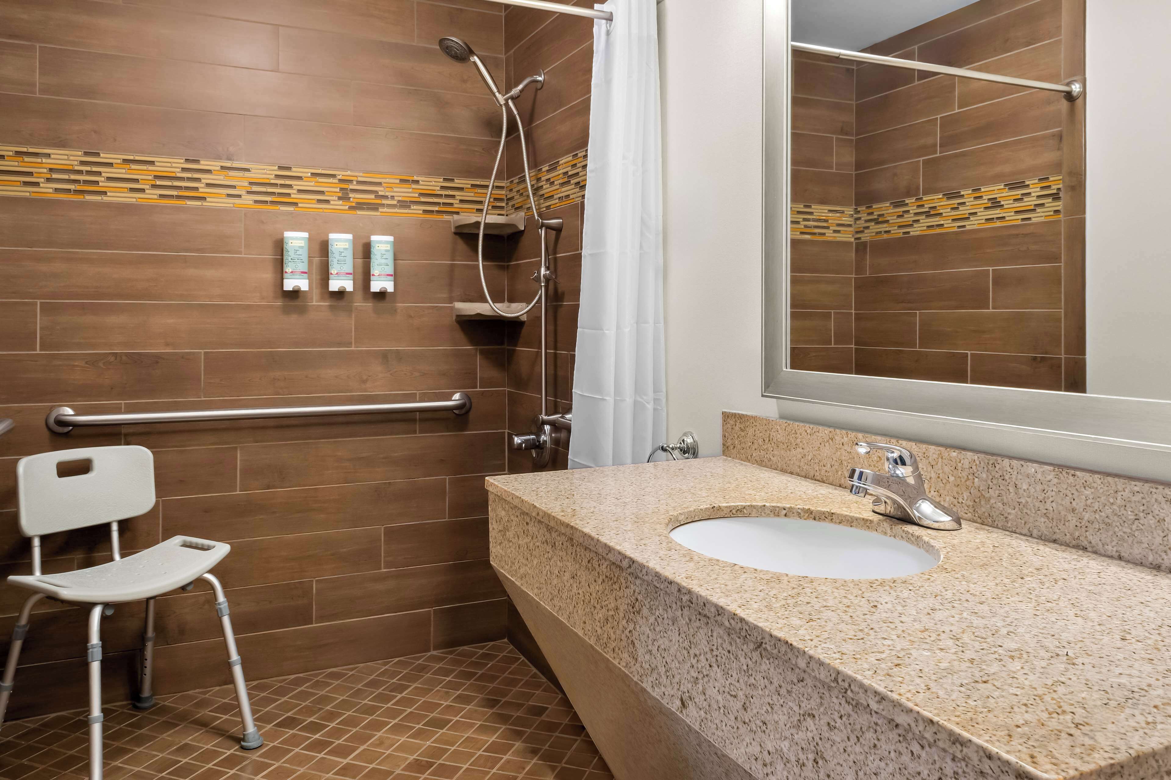 standard room, 2 queen beds, accessible, non smoking | bathroom | combined shower/bathtub, deep-soaking bathtub, free toiletries