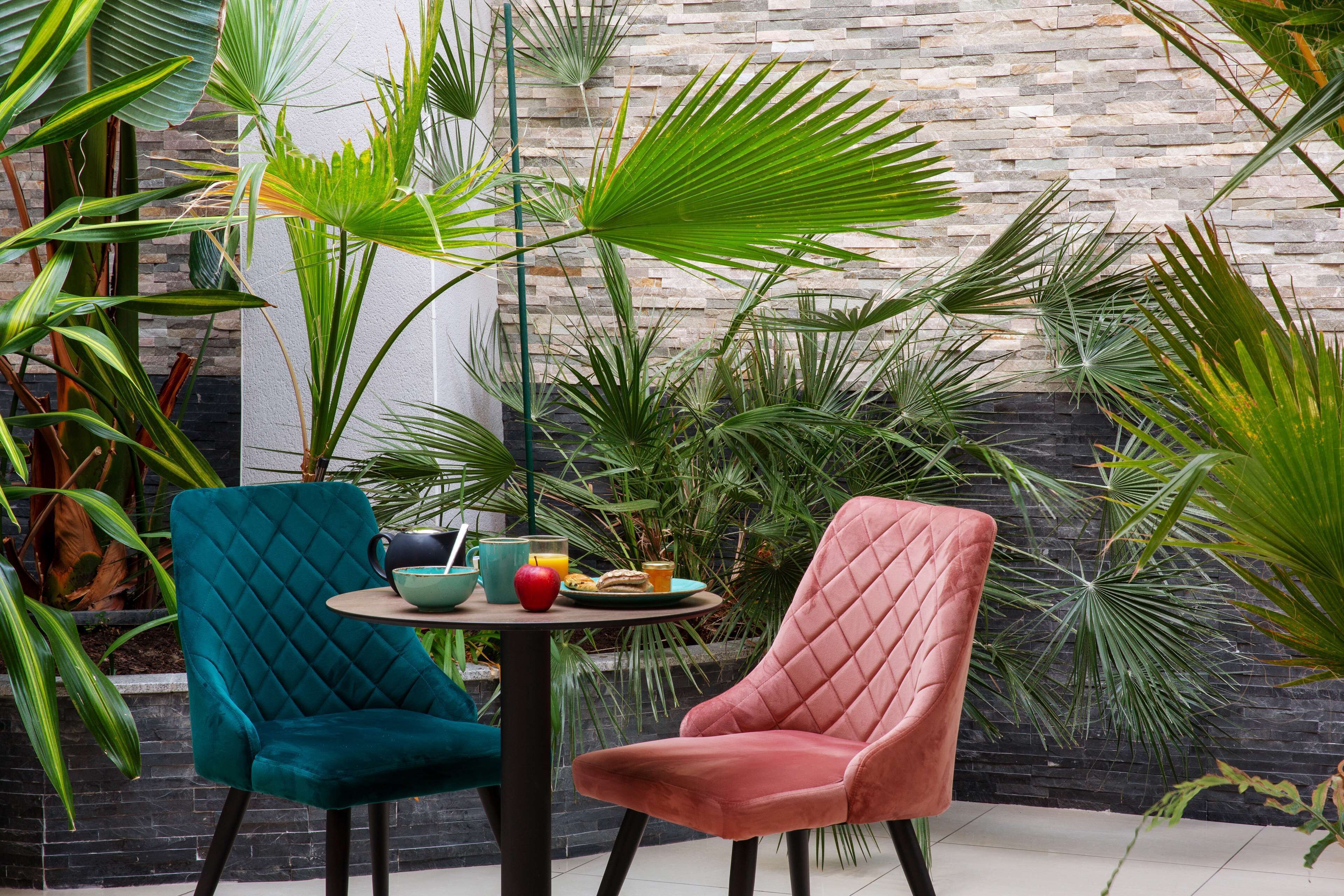 Petit déjeuner buffet (16 EUR par personne)