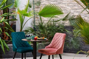 TĂ€gliches FrĂŒhstĂŒcksbuffet (16 EUR pro Person)