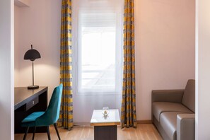 Junior Suite, 1 Queen Bed with Sofa bed, Non Smoking (with Sofabed)