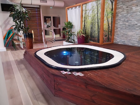 Executive Room, 1 King Bed, Non Smoking | Private spa tub. Best Western Hotel & SPA Pau Lescar Aeroport
