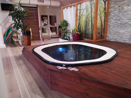 Bañera de hidromasaje privada