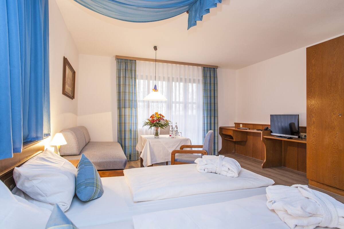 Comfort Apartment, 1 Double Bed, Balcony | Blackout drapes, WiFi (free), bed sheets